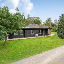 4 Bedroom Lovely Home In Knebel, hotel sa Knebel