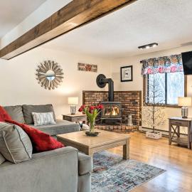 Hartford Escape w/ Fire Pit ~ 3 Mi to Ski & Golf!, hotel i Hartford