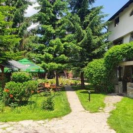 Vila Karina, hotel sa Teşila