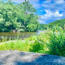 Scenic Views & River Access, Cozy River Home, ξενοδοχείο σε Montague