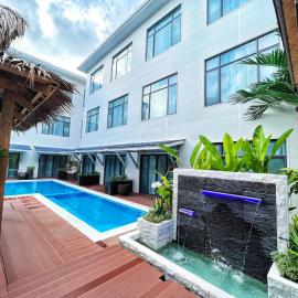 Siargao Seasky Resort، فندق في Catagnan