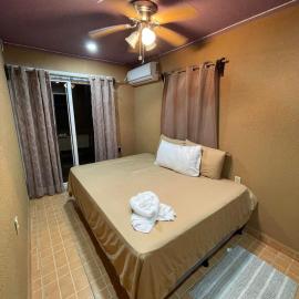 Mr, Crab Apartment, hotel a Six Huts