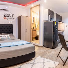 #5 Perfecto Para Parejas, piscina, AA, 5 minutos del Aeropuerto y a 15 del Rodadero en Bus, 10 Mint Caminando a la Playa