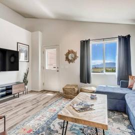 Gorgeous Pikes Peak Views, Fireplace & 3-Bedrooms