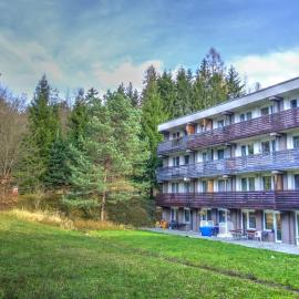 Apartmán na kraji lesa Všemina, hotel din Všemina