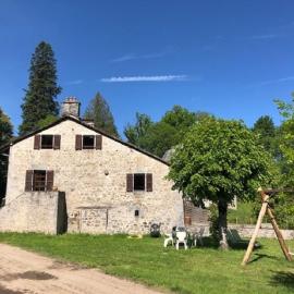 Maison à la ferme avec Pêche, хотел в Roumégoux