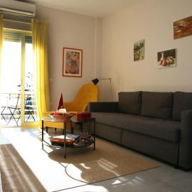 Lovely sea front apartment, hotel sa Itea