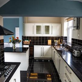 Spacious Family Home Minutes from the Beach, hotel in Blackpool