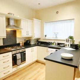 Liverpool Townhouse - 5 bedroom, Free Parking
