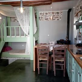 STONE GUESTHOUSE, hotel a Áyios Isídhoros