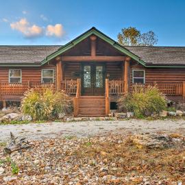Walk to Table Rock Lake: Spacious Home w/ Deck!