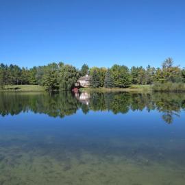 Lakeside Private suite-Queen bed room, viešbutis mieste Tottenham