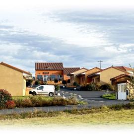 Hôtel Cantal Cottages, ξενοδοχείο στο Saint-Georges