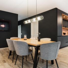 Skylark - Stockholm Penthouse with Jacuzzi, Movie Theater & Panoramic View: Braşov şehrinde bir otel