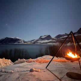 Beautiful view - close to the sea, mountains and nature, מלון בKvaløya