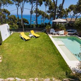 Frontline Sea Villa with Private Pool in Calella - ALBA, hotell i Calella de Palafrugell