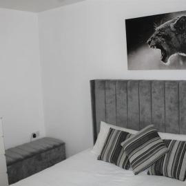 Lovely Modern Apartment Close to Town Centre