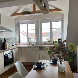 Schöne Altbauwohnung mit großer Dachterrasse für bis zu 7 Personen