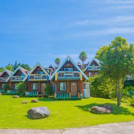 Jungmun Log Pension & Resort, hótel í Seogwipo