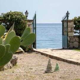 Cote Jardin Seafront Villa Direct access to the beach