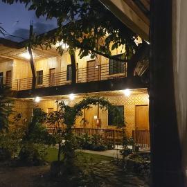 New Village Lodge, hotel u gradu Oslob