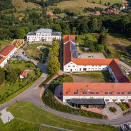 Hotel Jedlinka, hotelli kohteessa Jedlina-Zdrój