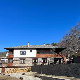 Vladimirov's House Kovachevitsa , Цяла къща, hotelli kohteessa Kovachevitsa