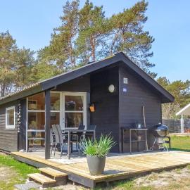 2 Bedroom Amazing Home In Nexø, hotel Neksøben