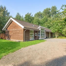Nice Home In Hasle With Wifi, hotell i Hasle