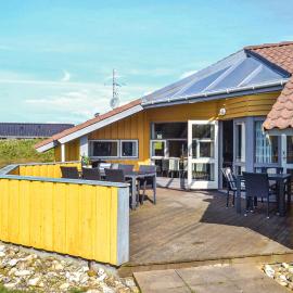 Nice Home In Hvide Sande With Sauna، فندق في Bjerregård