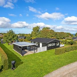 Beautiful Home In Glesborg With Kitchen