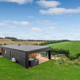 Beautiful Home In Løgstrup With Kitchen, hotel em Løgstrup