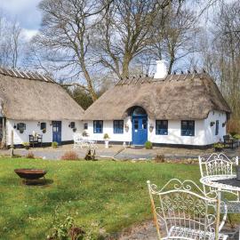 Three-Bedroom Holiday Home In Give