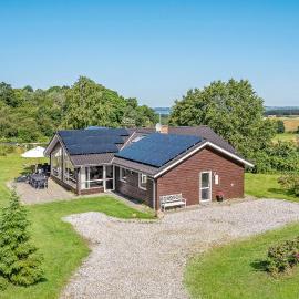 Lovely Home In Knebel With Sauna, hotel sa Knebel