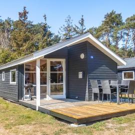 2 Bedroom Cozy Home In Nexø: Neksø şehrinde bir otel