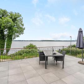 Three-Bedroom Holiday Home In Krusa, hotelli kohteessa Kruså