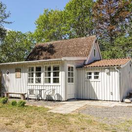 Nice Home In Nexø With Wifi