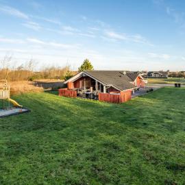 Amazing Home In Tarm With Kitchen, hotel en Tarm