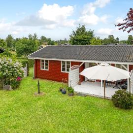 2 Bedroom Amazing Home In Skibby, hotel a Skibby