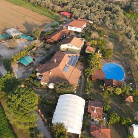 Agriturismo La Fattoria، فندق في أسشيا