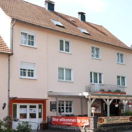 Gasthaus & Pension Lisas-Welt Wasserkuppe, hotel di Ehrenberg