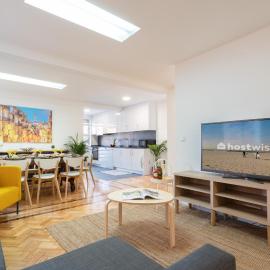 Host Wise - Spacious Fresh Flat w Terrace - Near Sea, hotel en Espinho