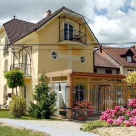 Villa Panoráma, hotel in Eger