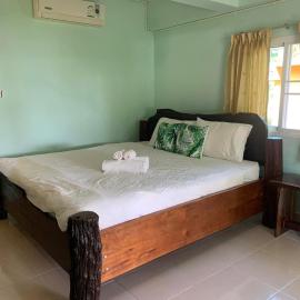 AtMyHomeStay Bangsaphan, hotel i Bang Saphan