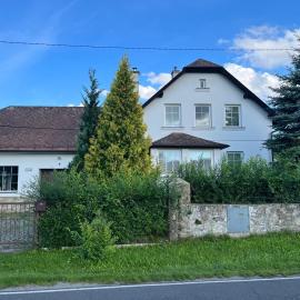 Na Kovárně, hotel a Bernartice