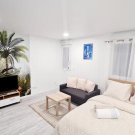 Appartement lumineux avec parking, hotel in Sevran