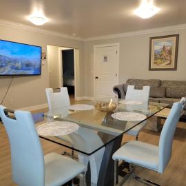 Oscar INN & 2bd Family Suite or Private Room, hotel sa Abbotsford