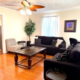 3 Bed 2 Bath House, Quiet & downtown Smart TVs in all rooms, Whole house to yourself, ξενοδοχείο σε Χάβελοκ