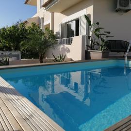 Vivenda Geminada com piscina a 10 minutos a pé da praia, by QoZzy
