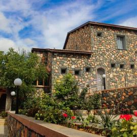 Hôtel les truites, hotel in Imouzzer du Kandar